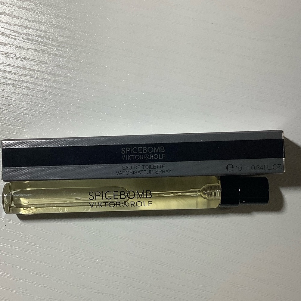 Viktor & Rolf Spicebomb Eau de Toilette in Black and Clear